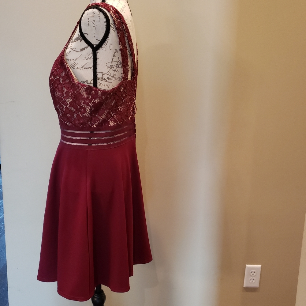 NWT Wine/Burgandy Formal Dress Jrs large/Ladies M - Picture 4 of 8